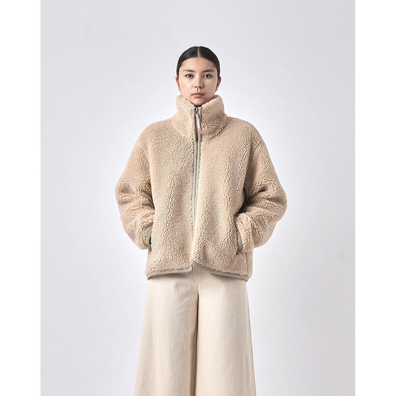 zip-up curly jacket in beige