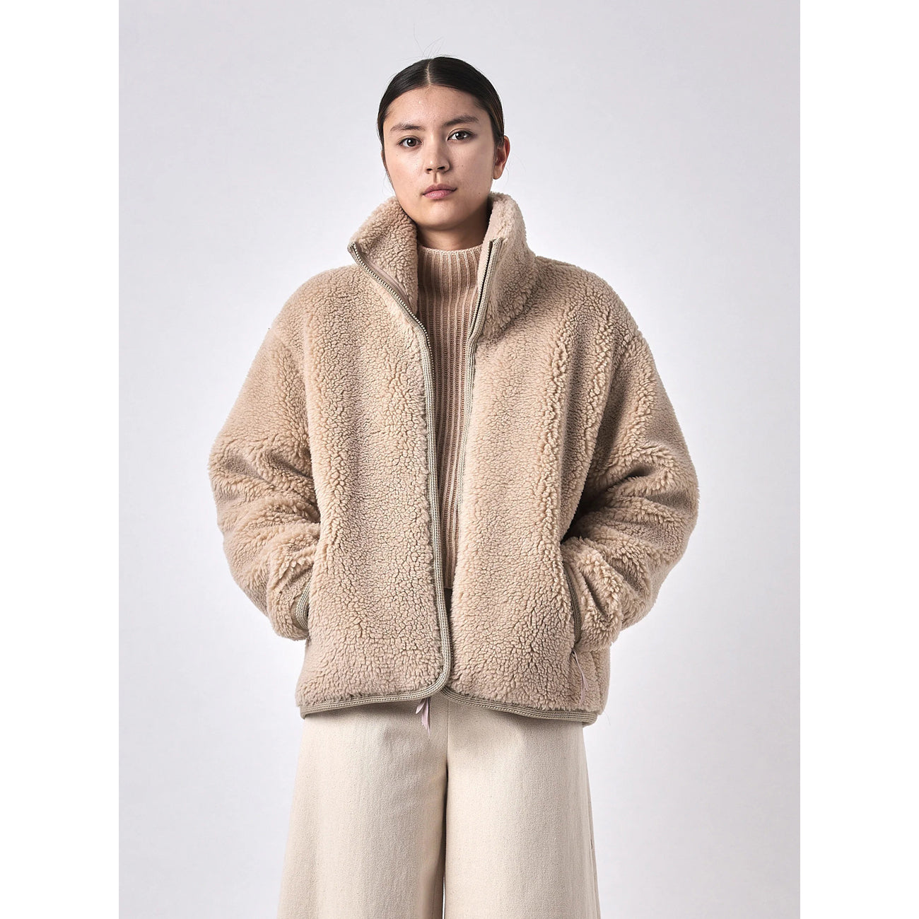 zip-up curly jacket in beige