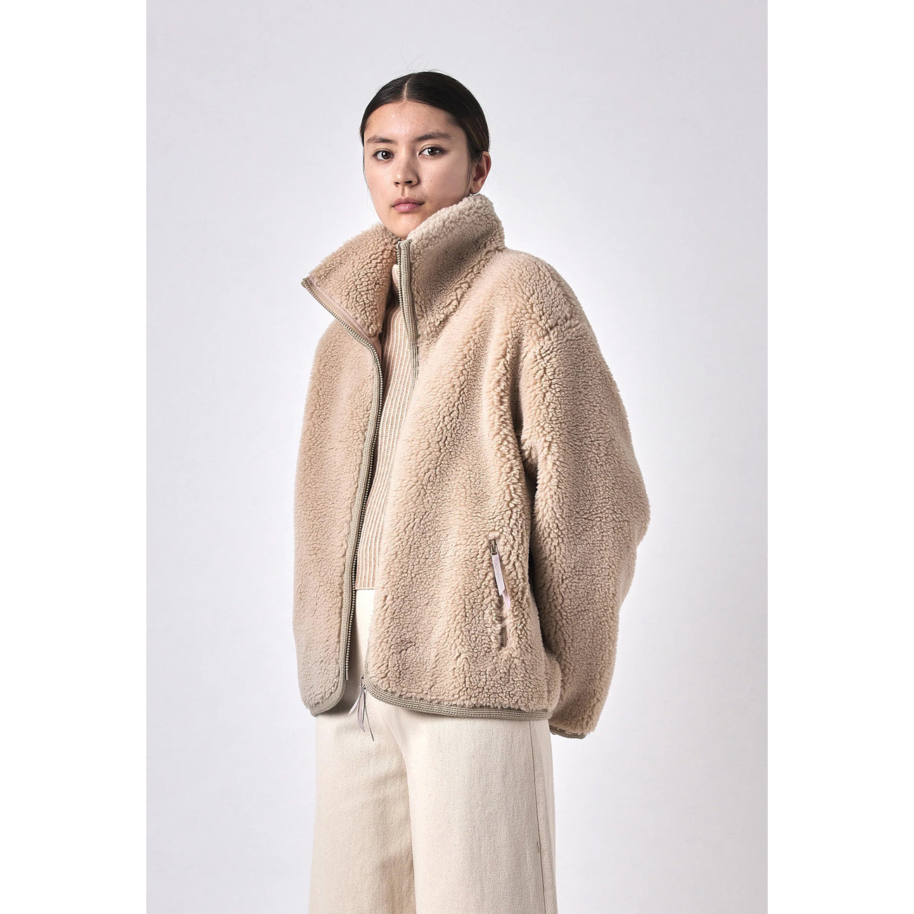 zip-up curly jacket in beige
