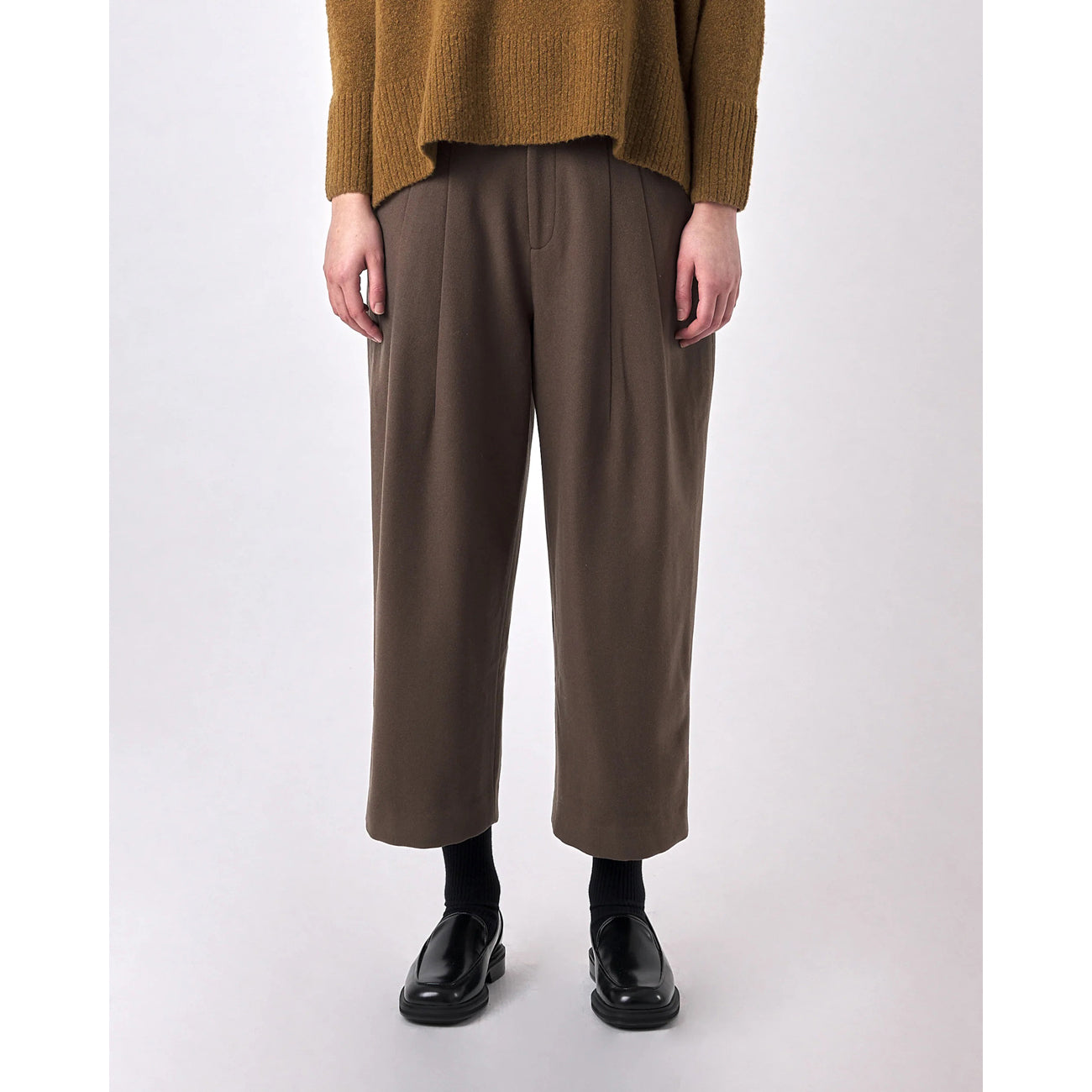 wool pleated trouser in umber