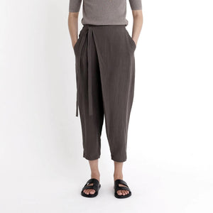 linen ainsley trouser in dark oak