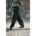 straight legged trouser in black