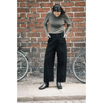 straight legged trouser in black