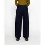 straight legged trouser in black