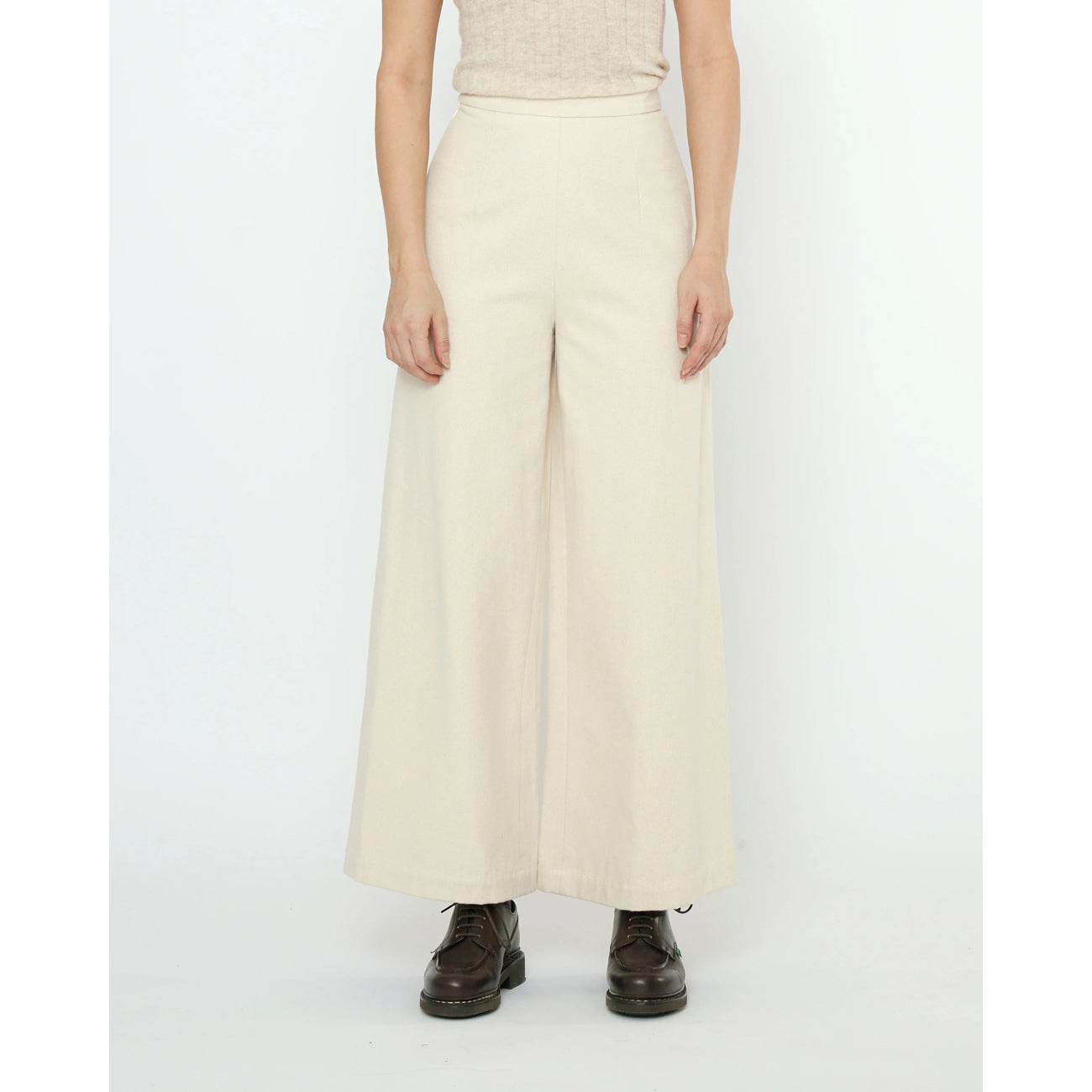 wide-legged trouser in off-white