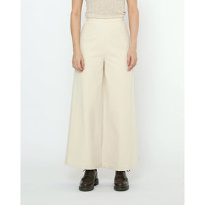 wide-legged trouser in off-white