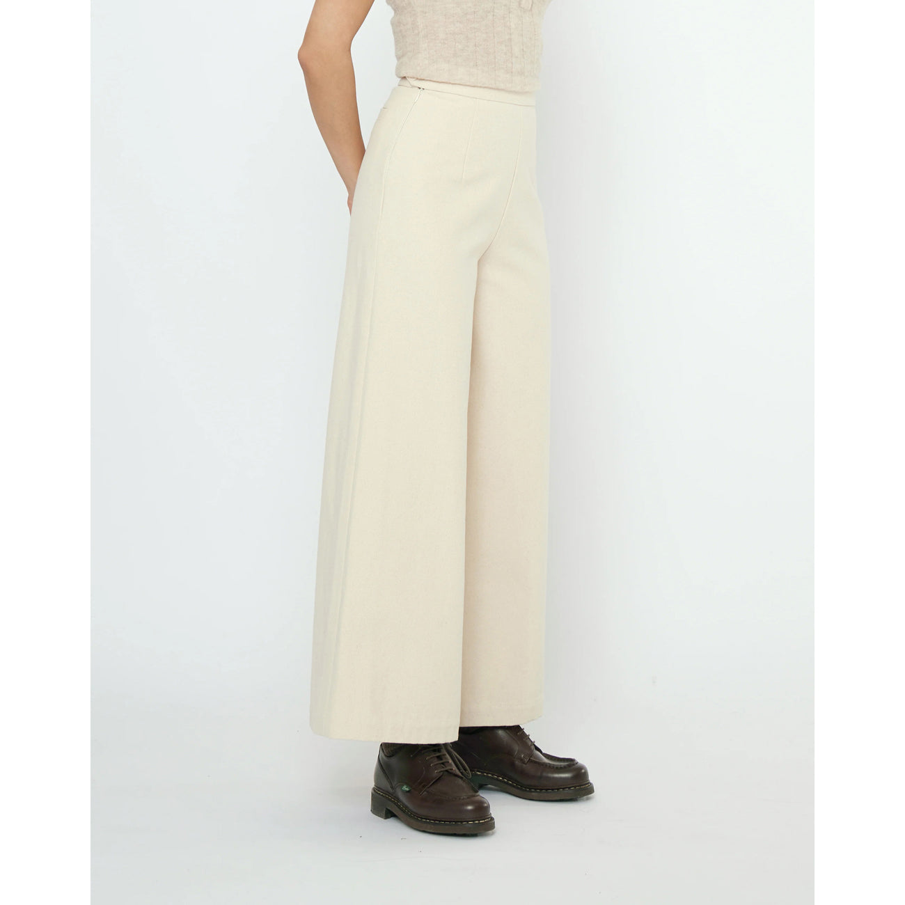 wide-legged trouser in off-white
