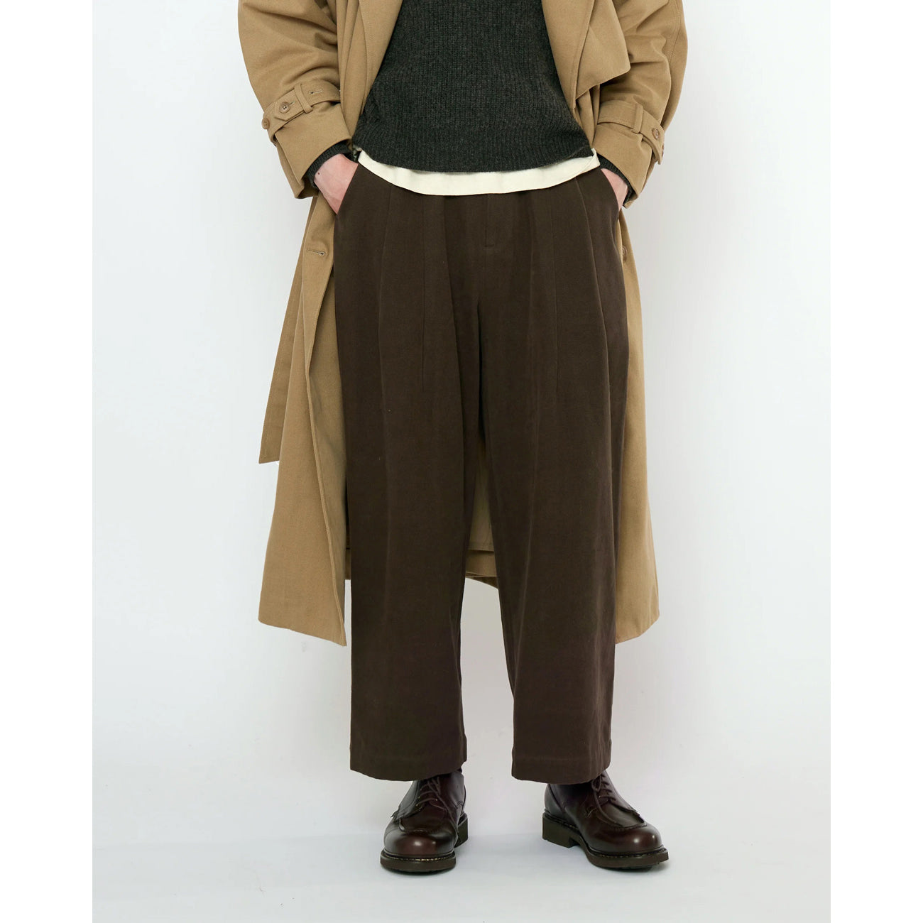 pleated trouser in taupe brown