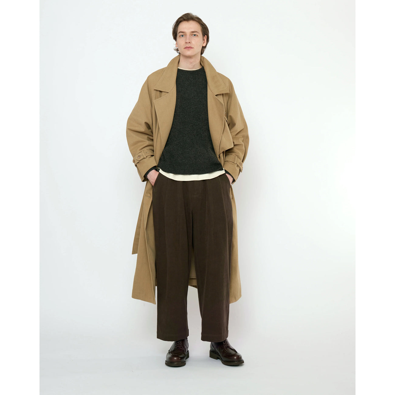 pleated trouser in taupe brown