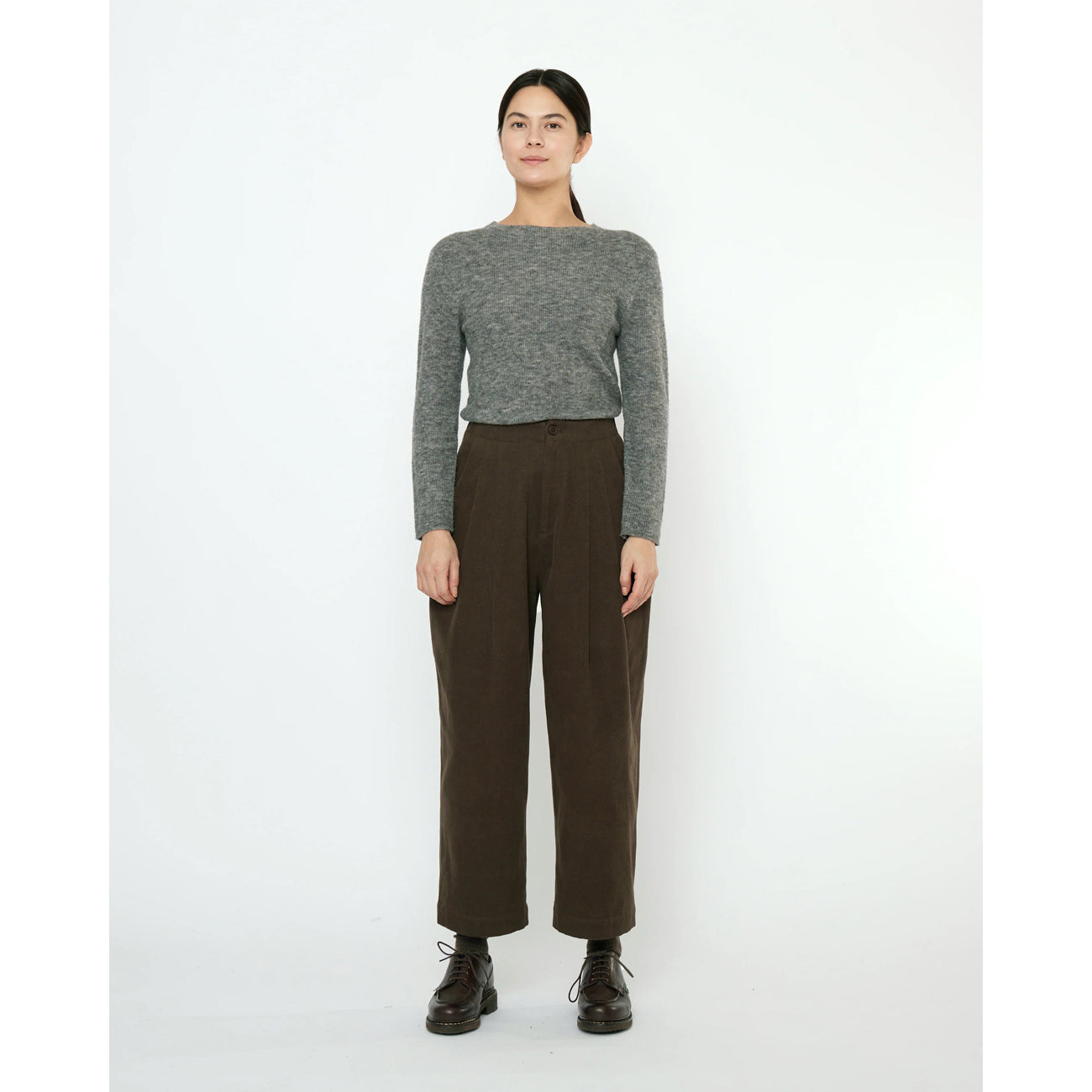 pleated trouser in taupe brown