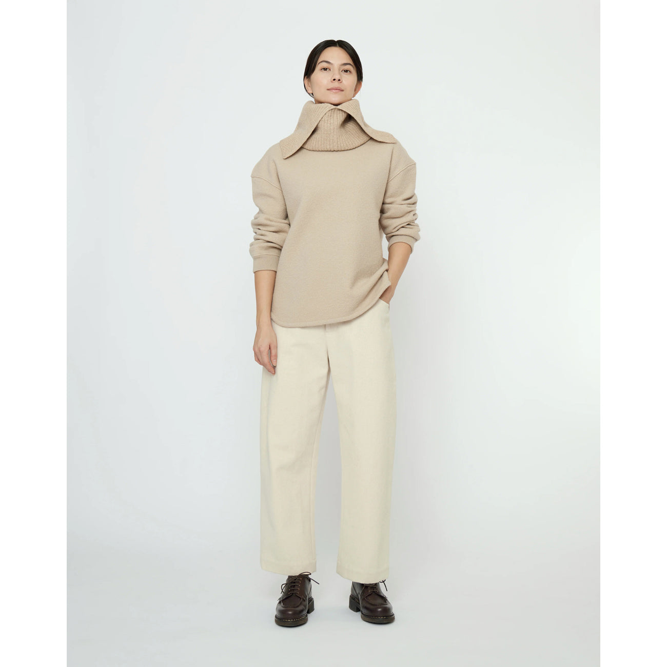 yak collar in almond