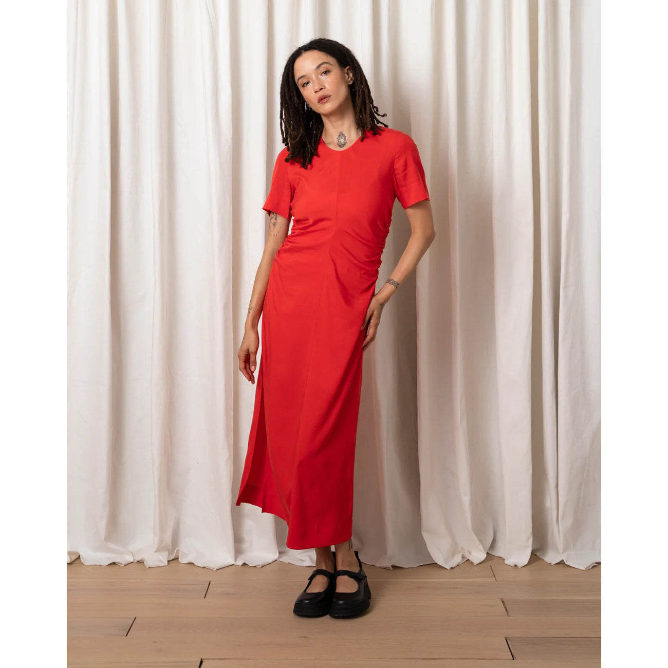 side ruched form dress in poppy
