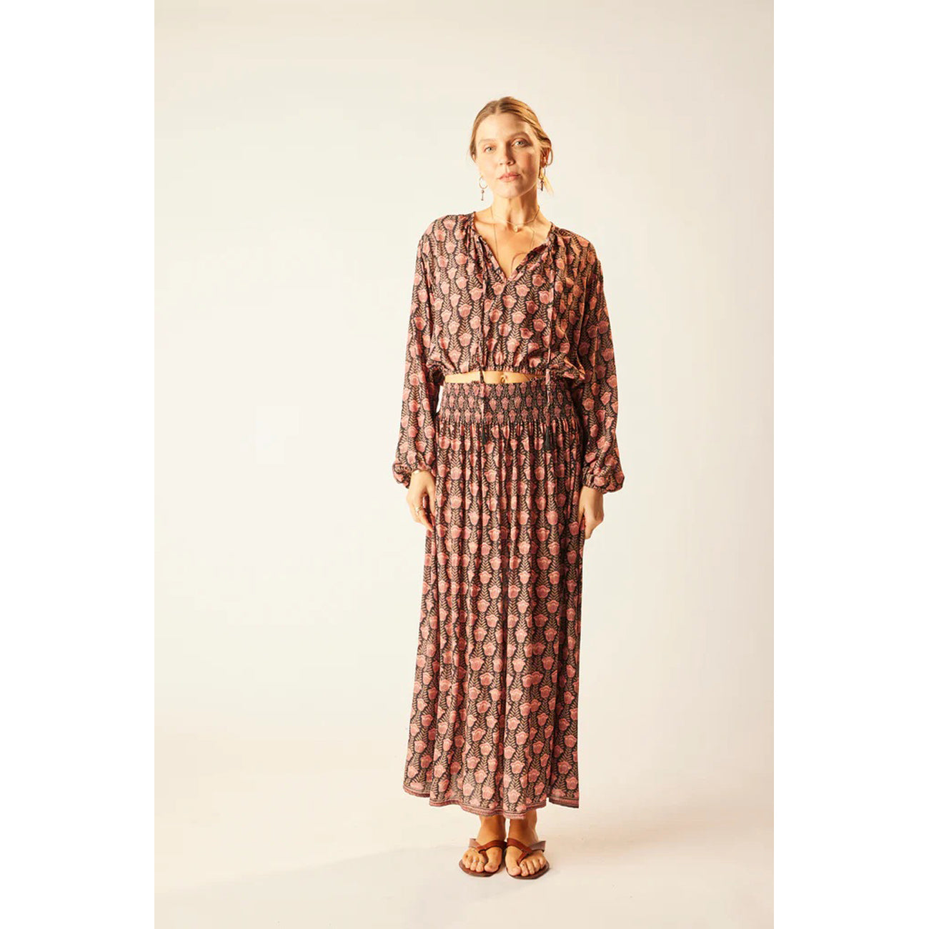 bella skirt in tulip print kamari black