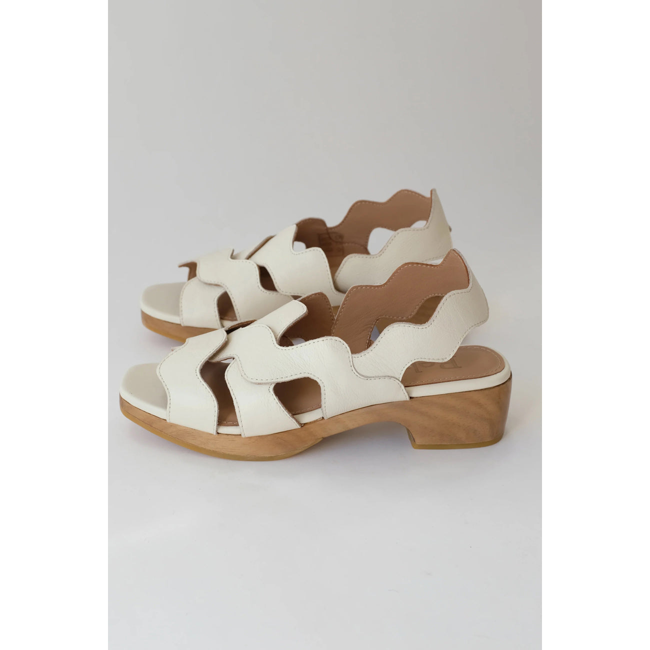 wiggle clog in off white