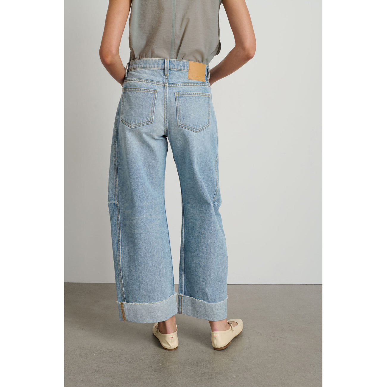relaxed cuffed lasso in jac wash