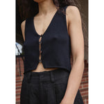 clio vest in black
