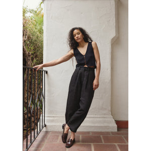 clio vest in black