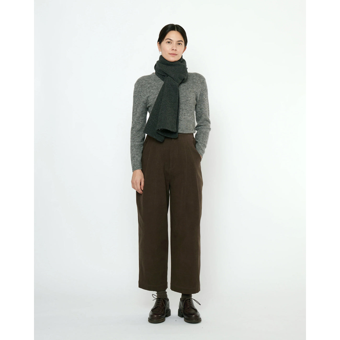 pleated trouser in taupe brown