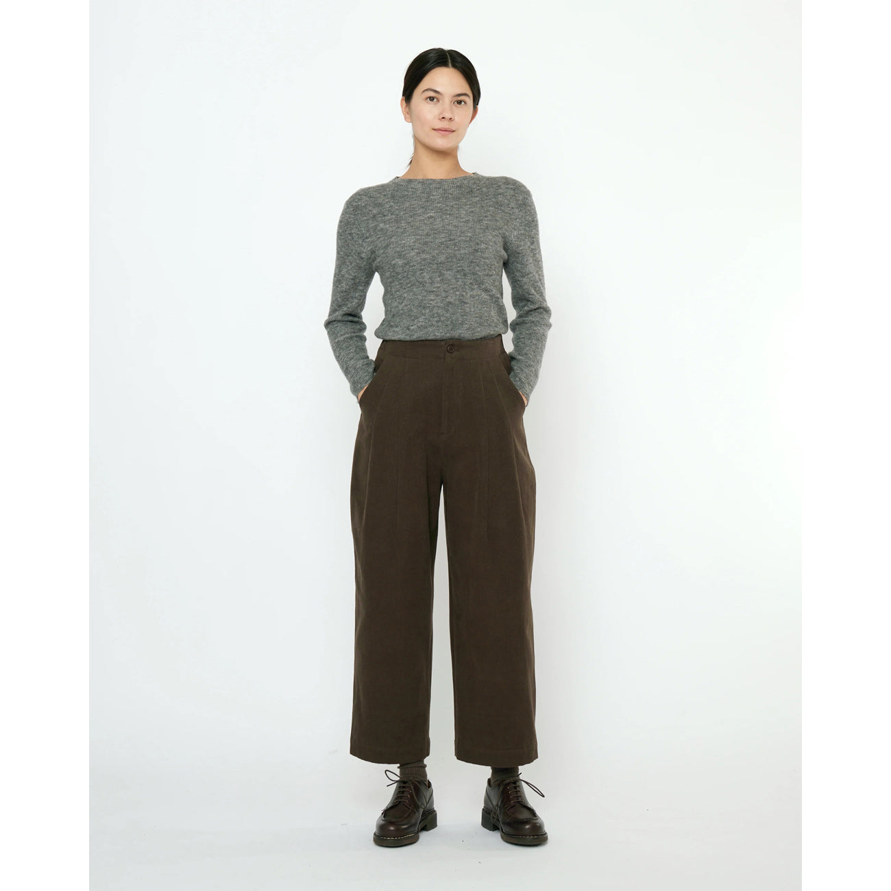 pleated trouser in taupe brown