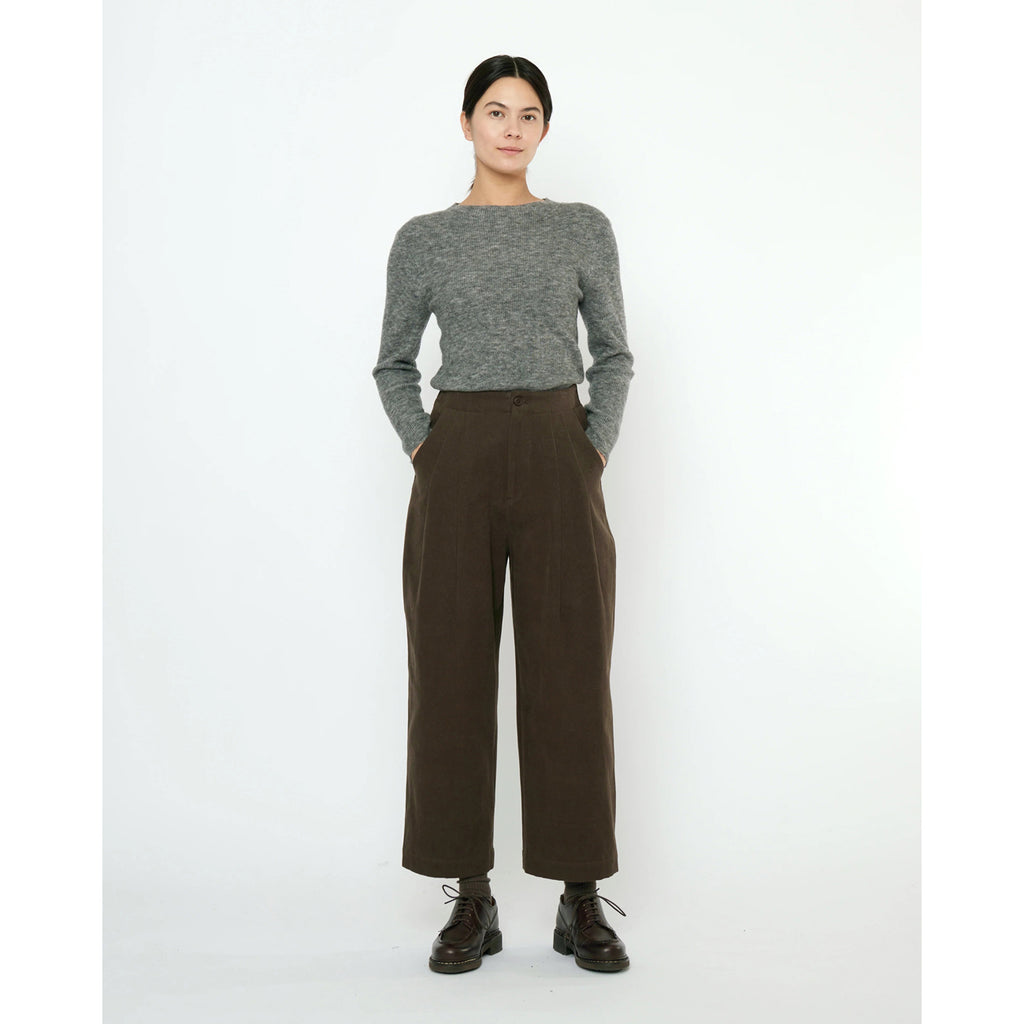 pleated trouser in taupe brown