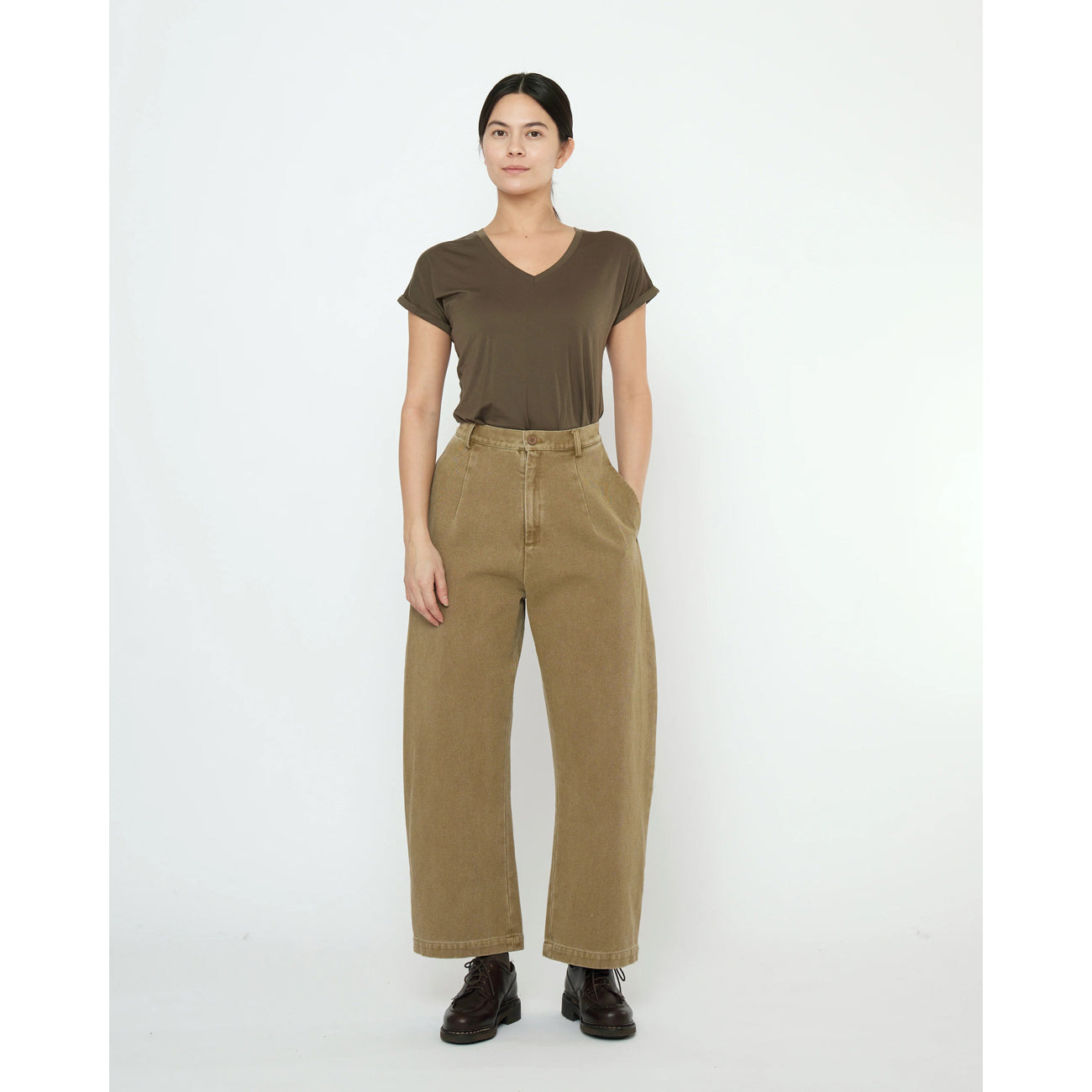 tailored curve legged trouser in kelp