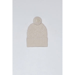 beanie entrelac in all cream