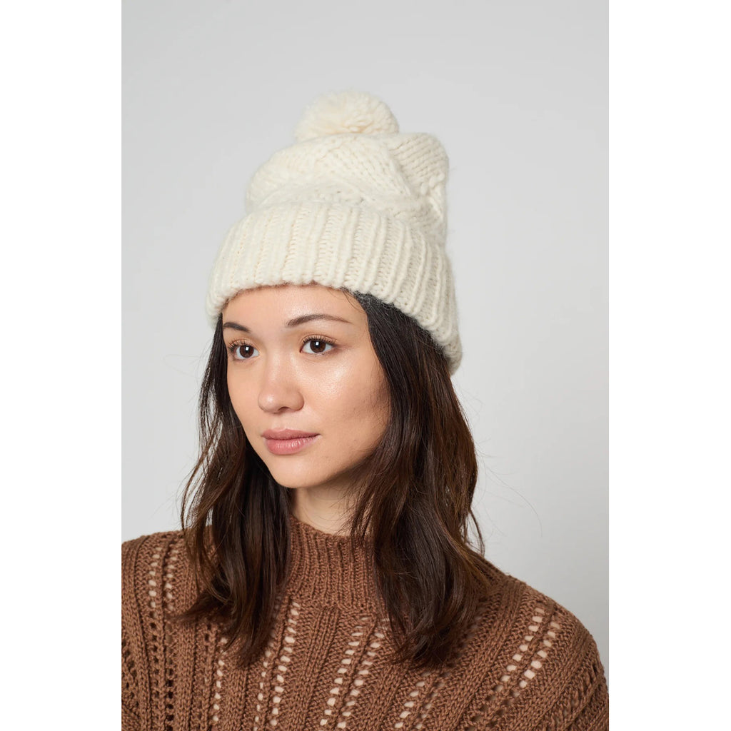 beanie entrelac in all cream