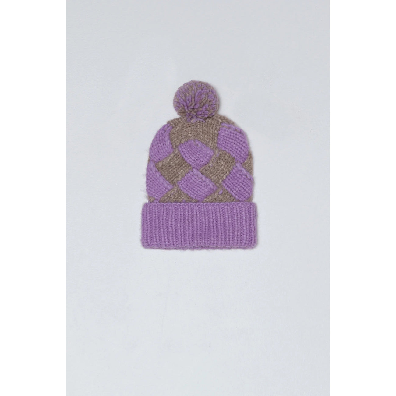 beanie entrelac in light violet + prairie