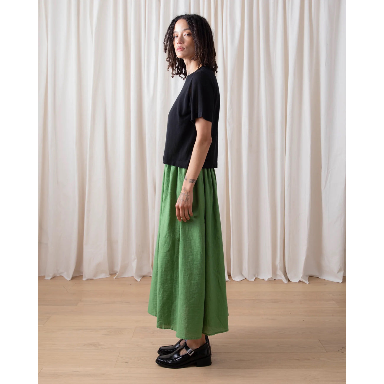 thin knit t-shirt in black