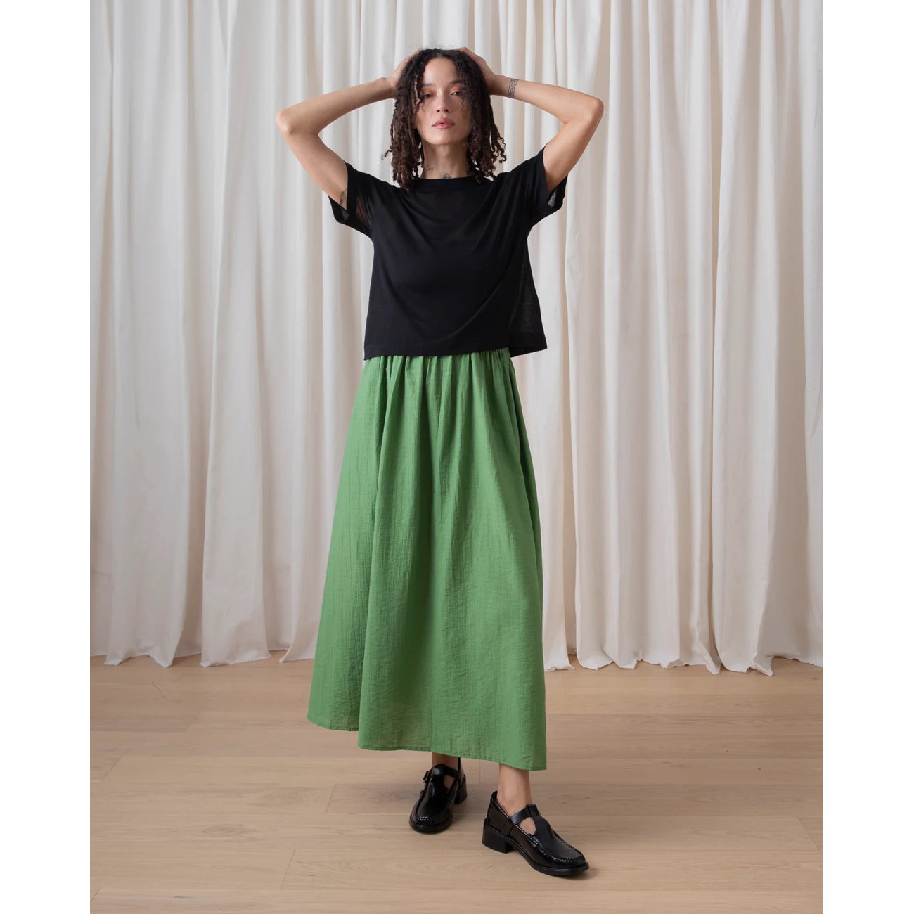 thin knit t-shirt in black