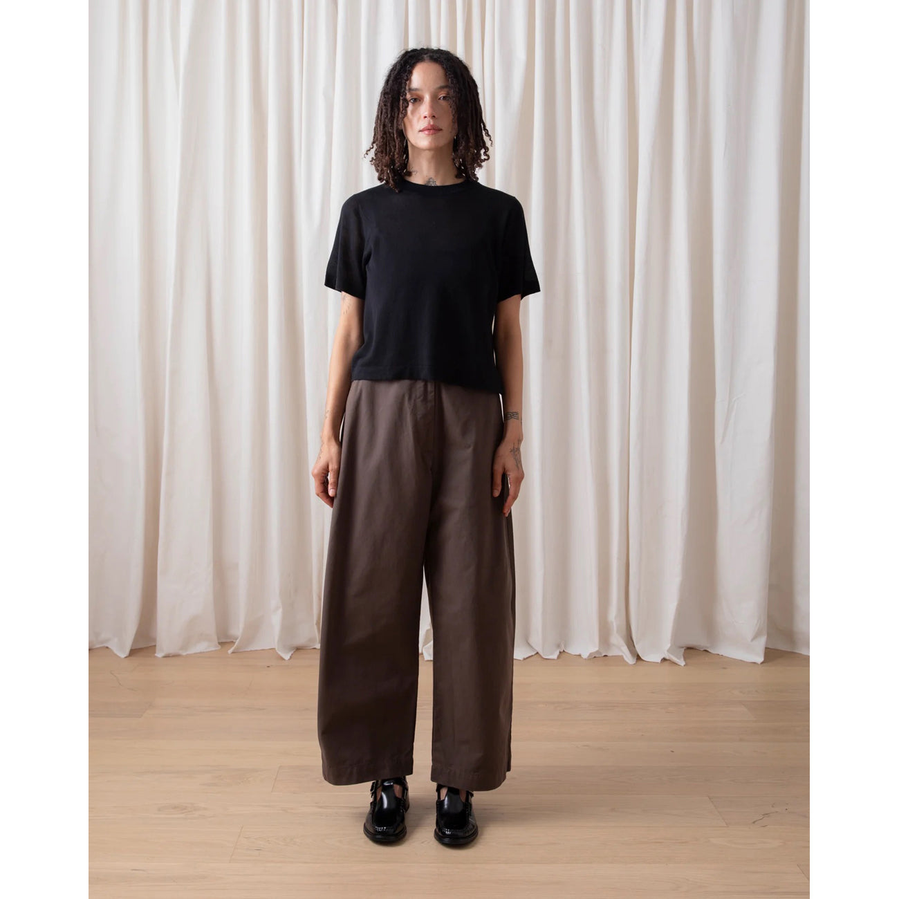 thin knit t-shirt in black