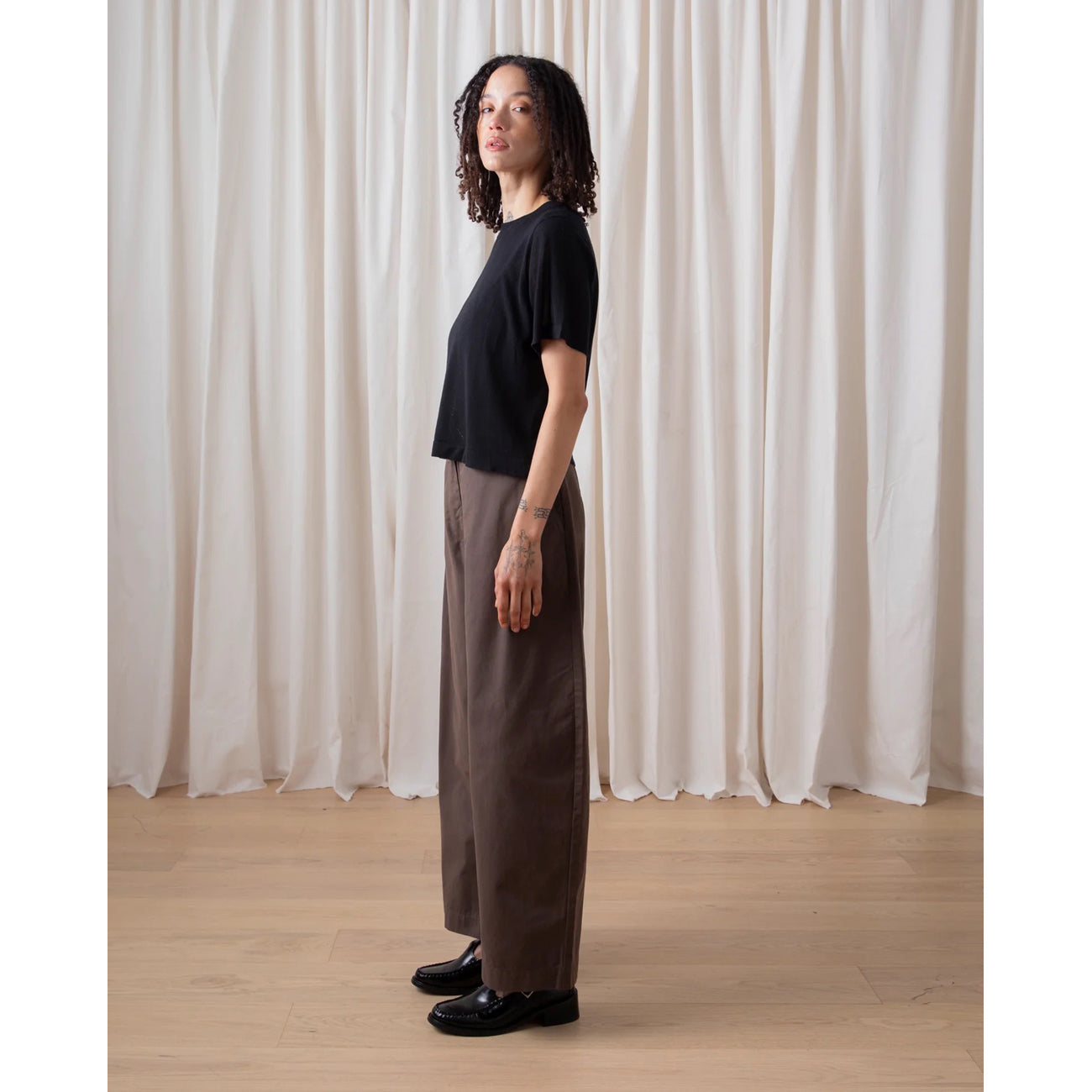 thin knit t-shirt in black