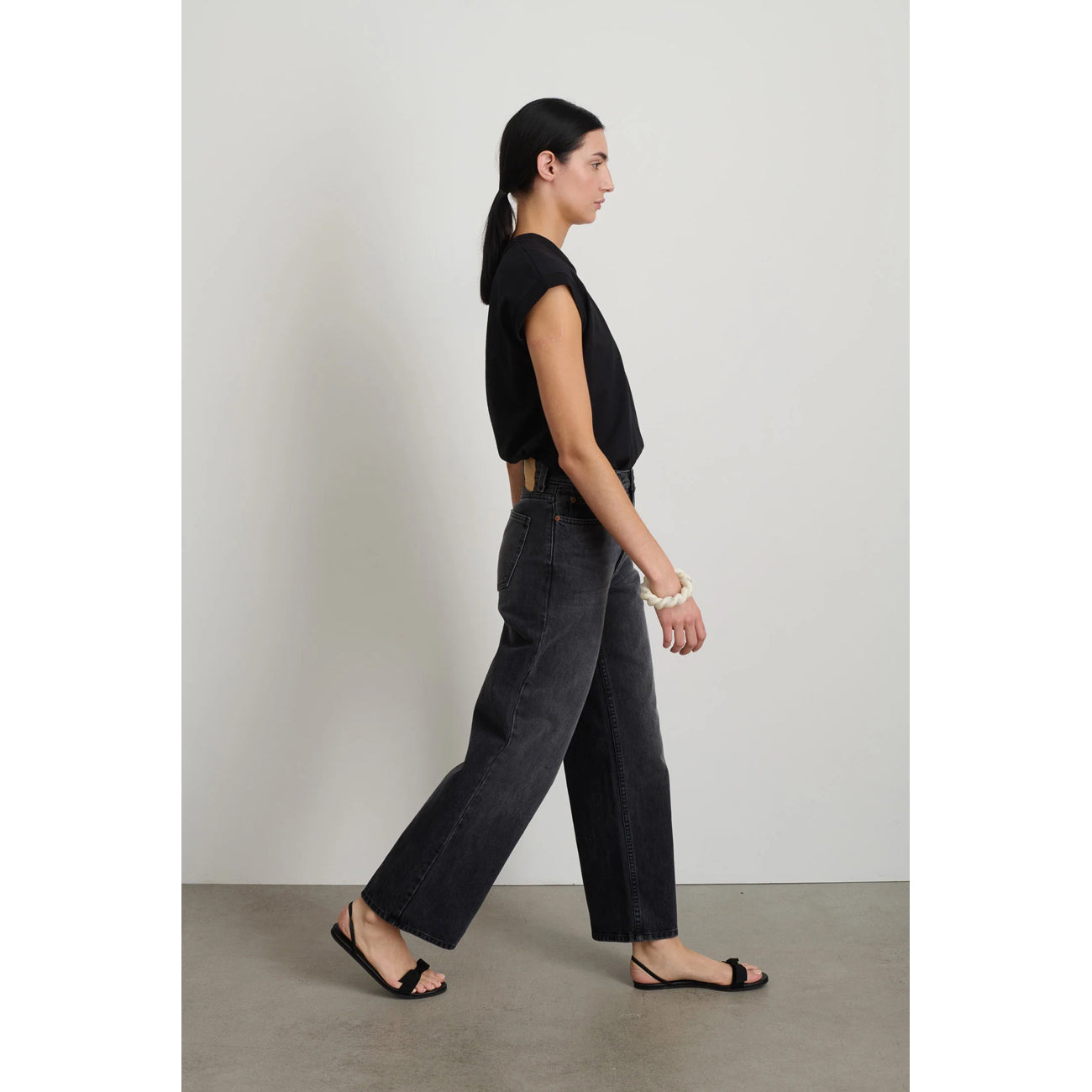 elissa jean in stil black