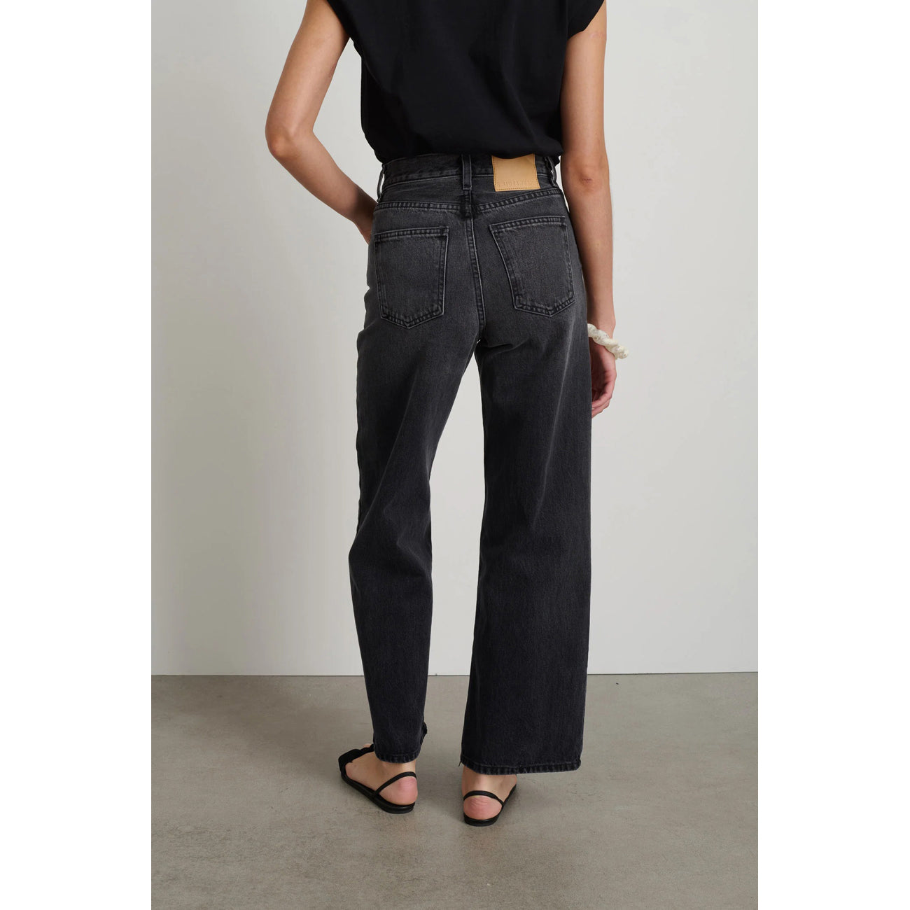 elissa jean in stil black