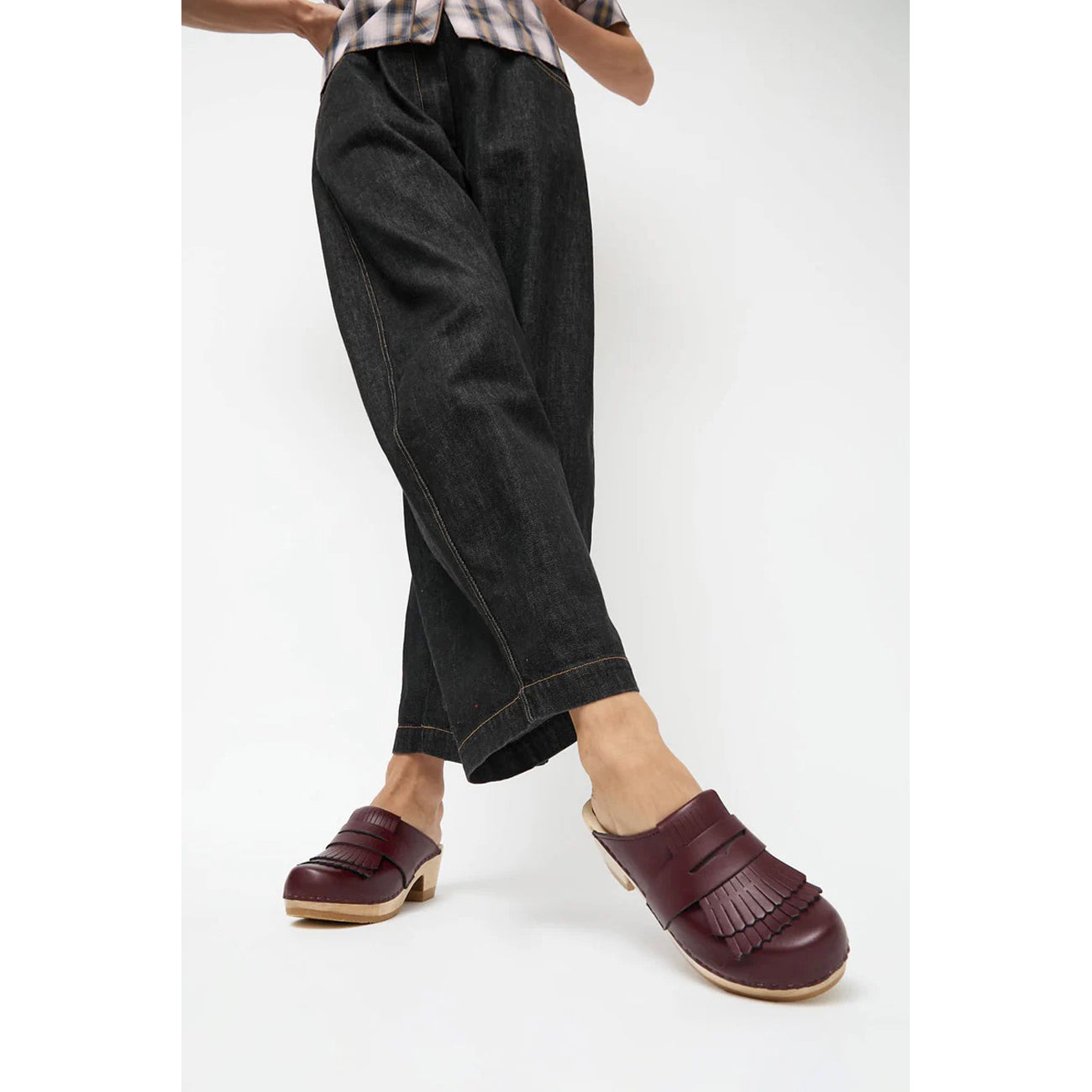 kiltie clog in maroon