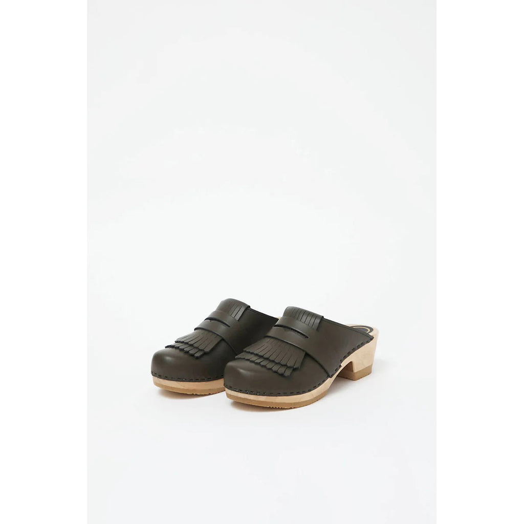 kiltie clog in olive