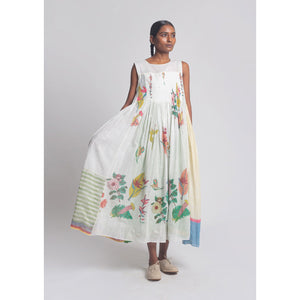 sleeveless dress in floral embroidery