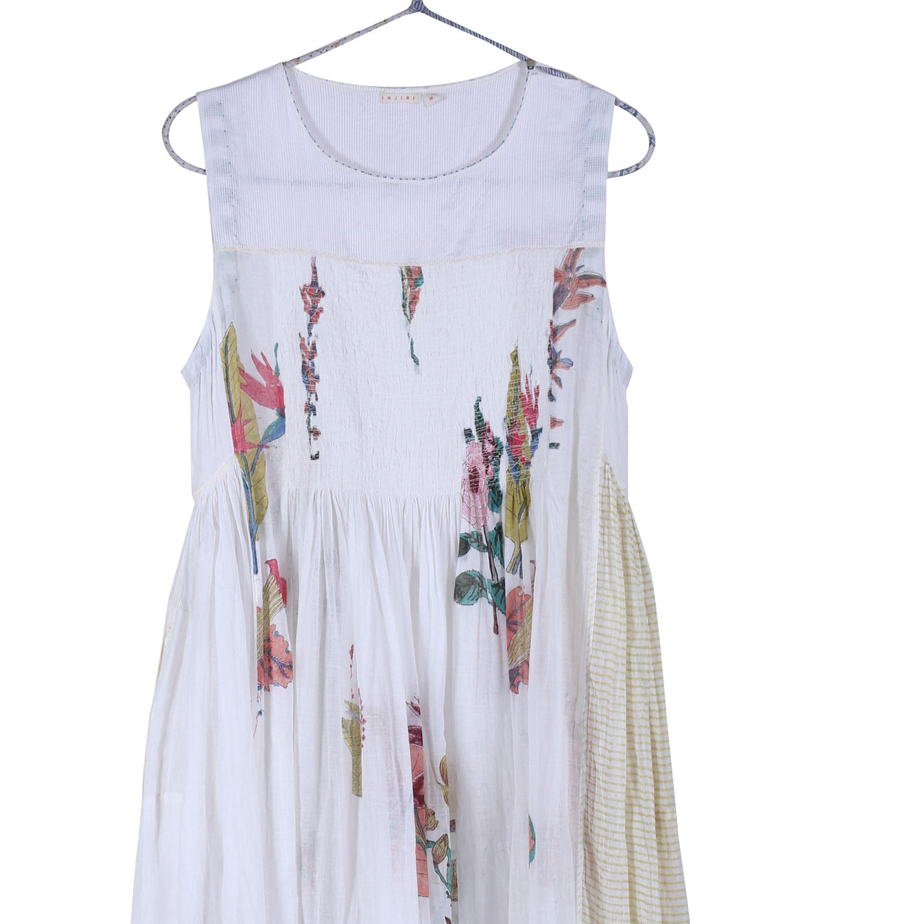 sleeveless dress in floral embroidery