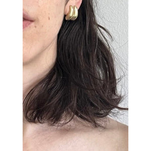 aubergine studs