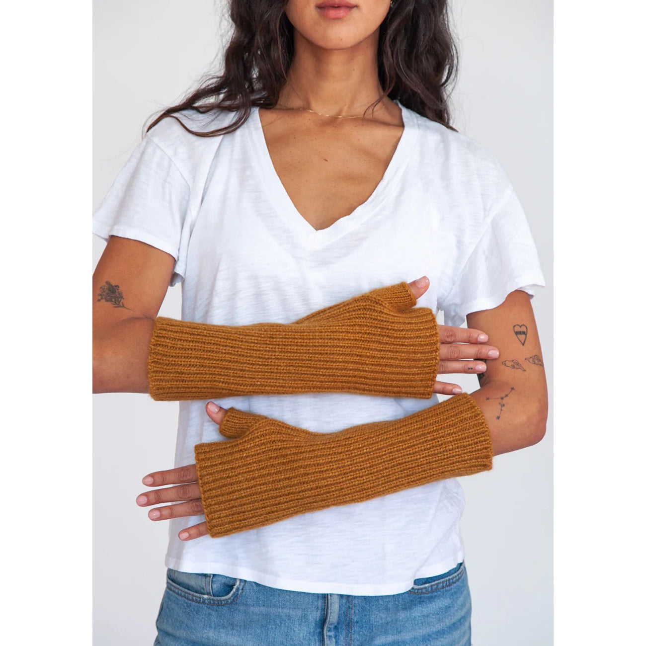 suri pujpu gloves in mustard