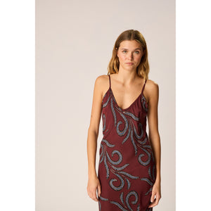 leandra dress in feather bordeaux