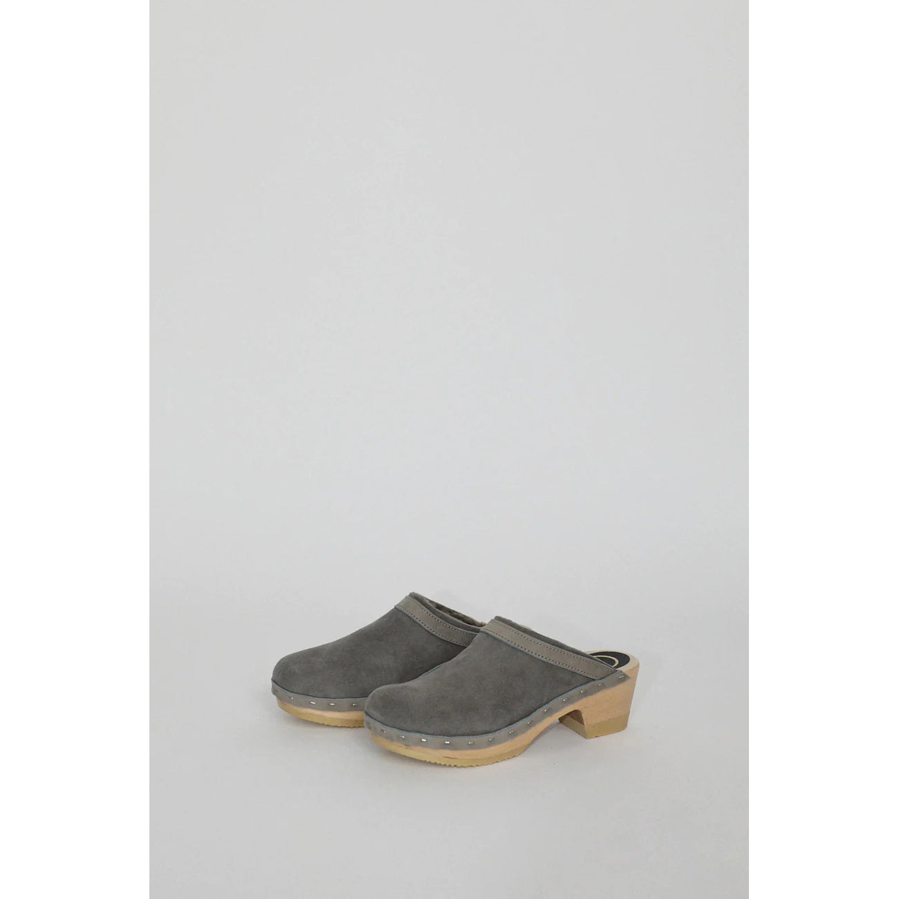 shearling clog on mid heel in smoke/suede cloud