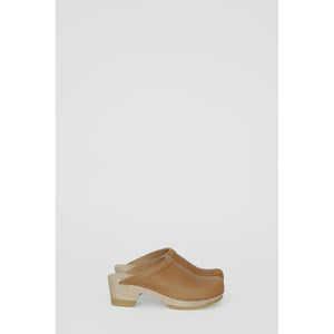 old school mid heel clog in palomino