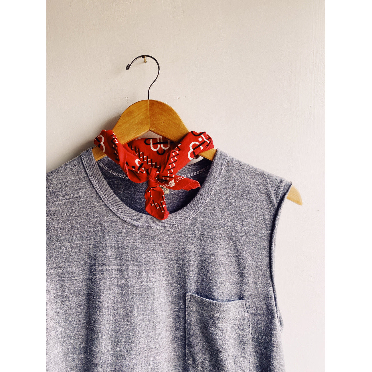 the muscle tee in p.e. Grey