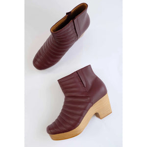 ribbed boot clog in umber