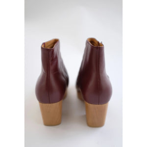 ribbed boot clog in umber