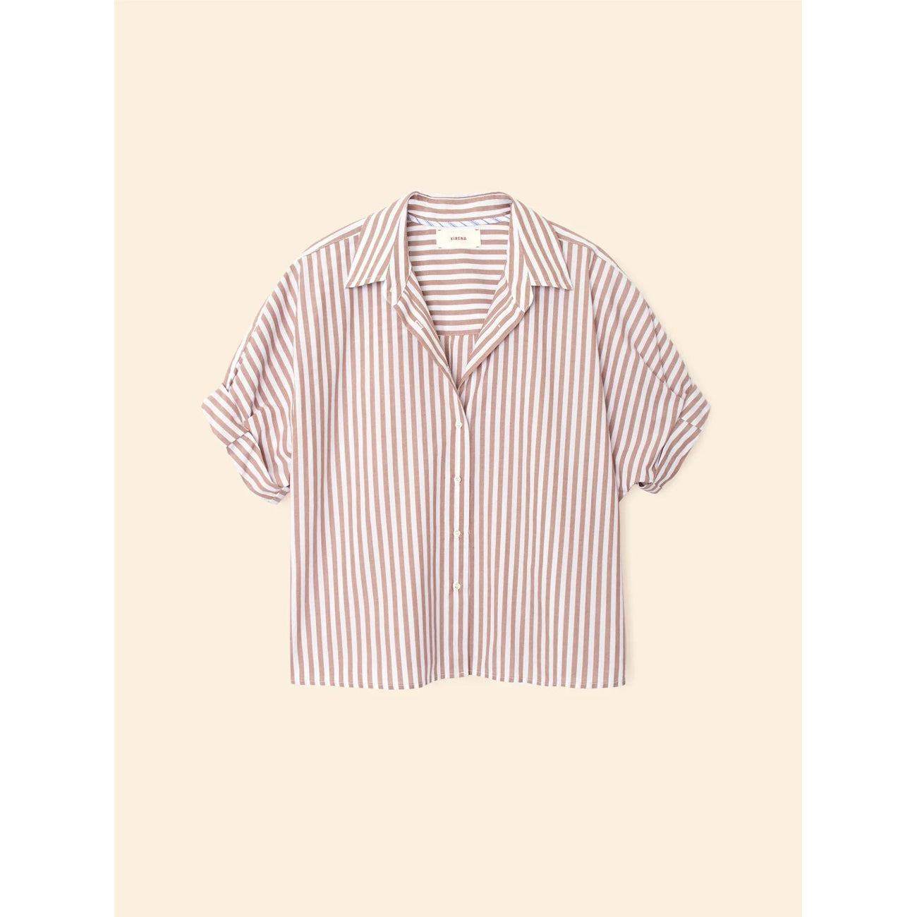 teddy shirt in café