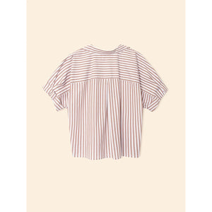 teddy shirt in café