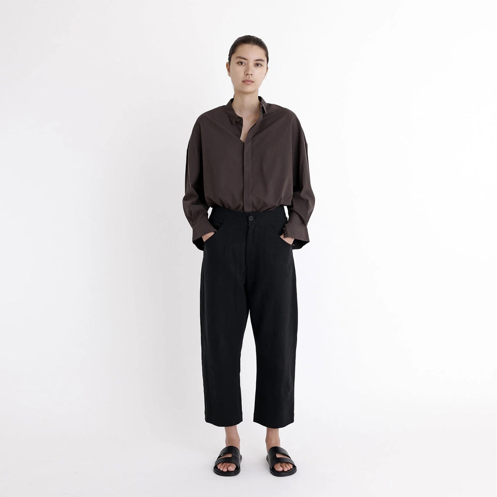 curve leg trouser in black