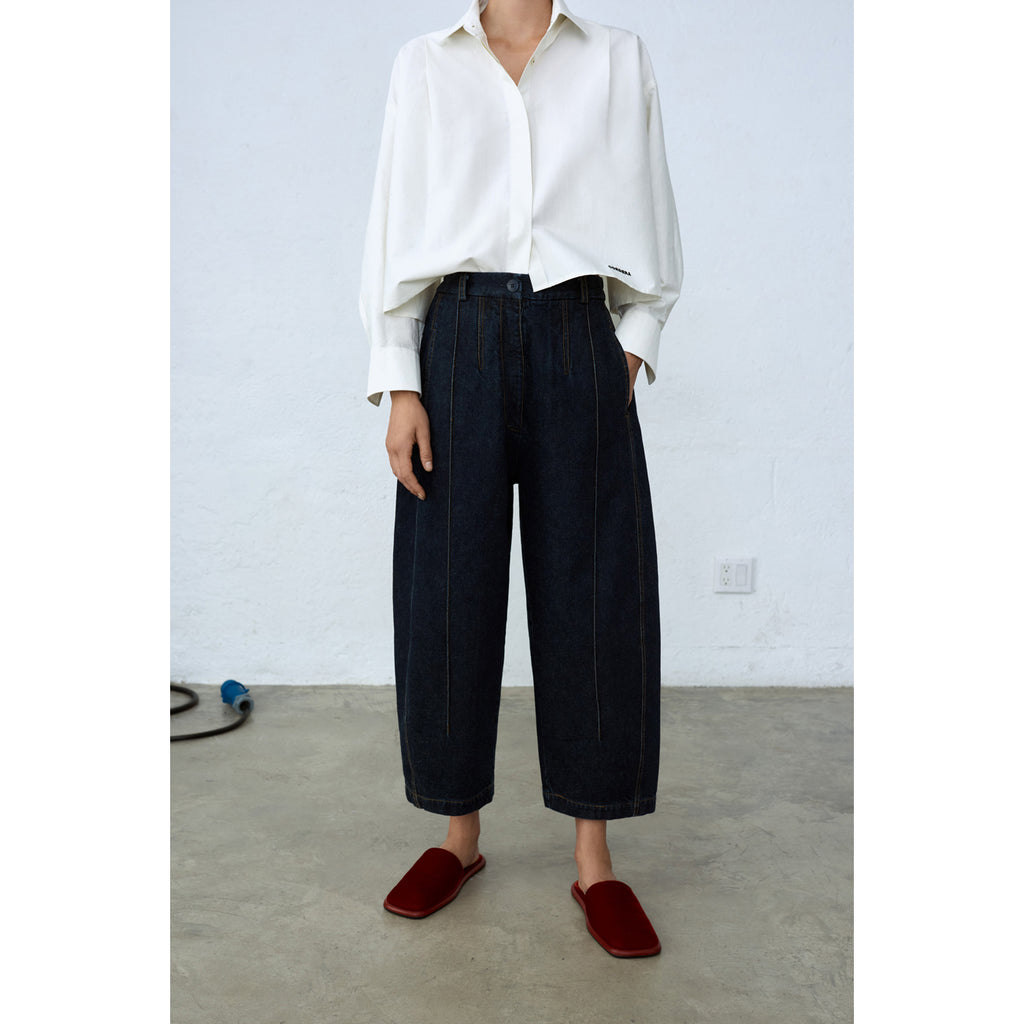 seam curved denim pants